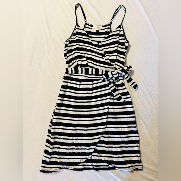 Universal Thread Dresses & Skirts - Universal Thread Black and White Asymmetrical Dress